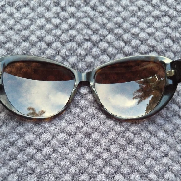 Tory Burch Brown Tortoise Sunglasses - Picture 3 of 16